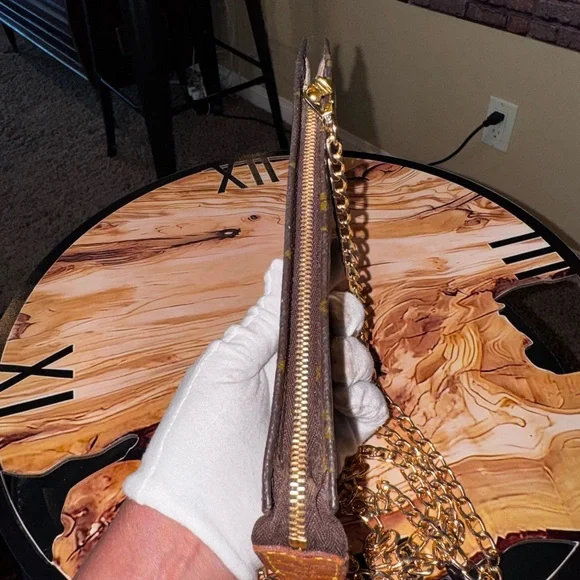 LOUIS VUITTON GM Monogram Pochette/Pouch Mini Bag. - Picture 5 of 13